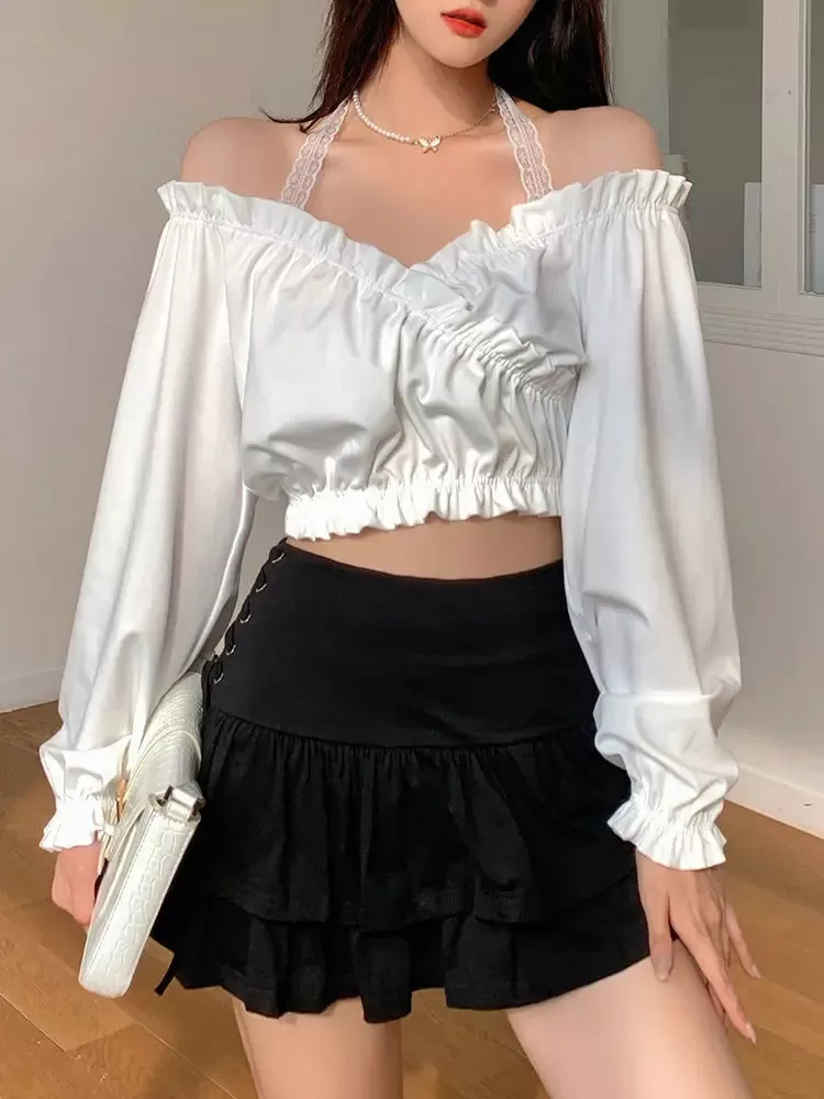 Cute Blouse With Carmen-Décolleté And Lace Straps