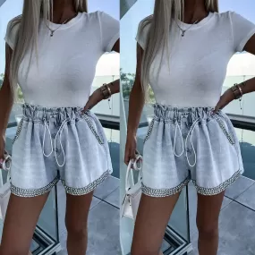 Denim Chic, exquisite Denim-Shorts mit Strasssteinen 