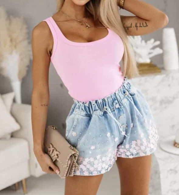 Denim Chic, exquisite Denim-Shorts mit Strasssteinen 