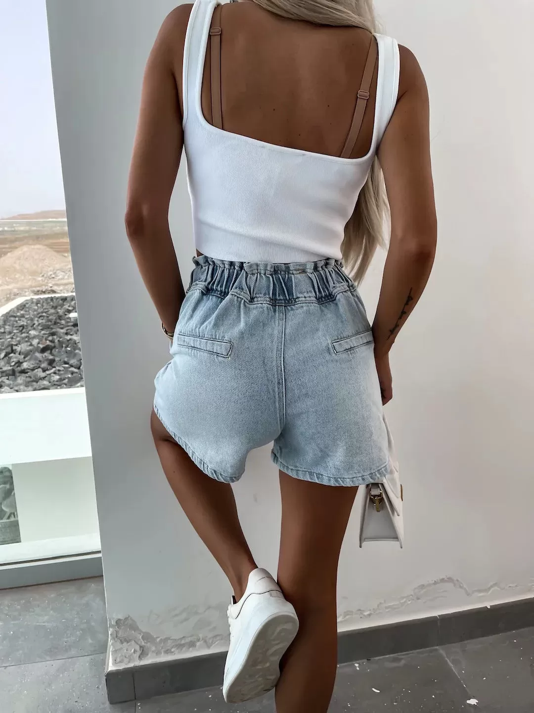 Denim Chic, exquisite Denim-Shorts mit Strasssteinen 