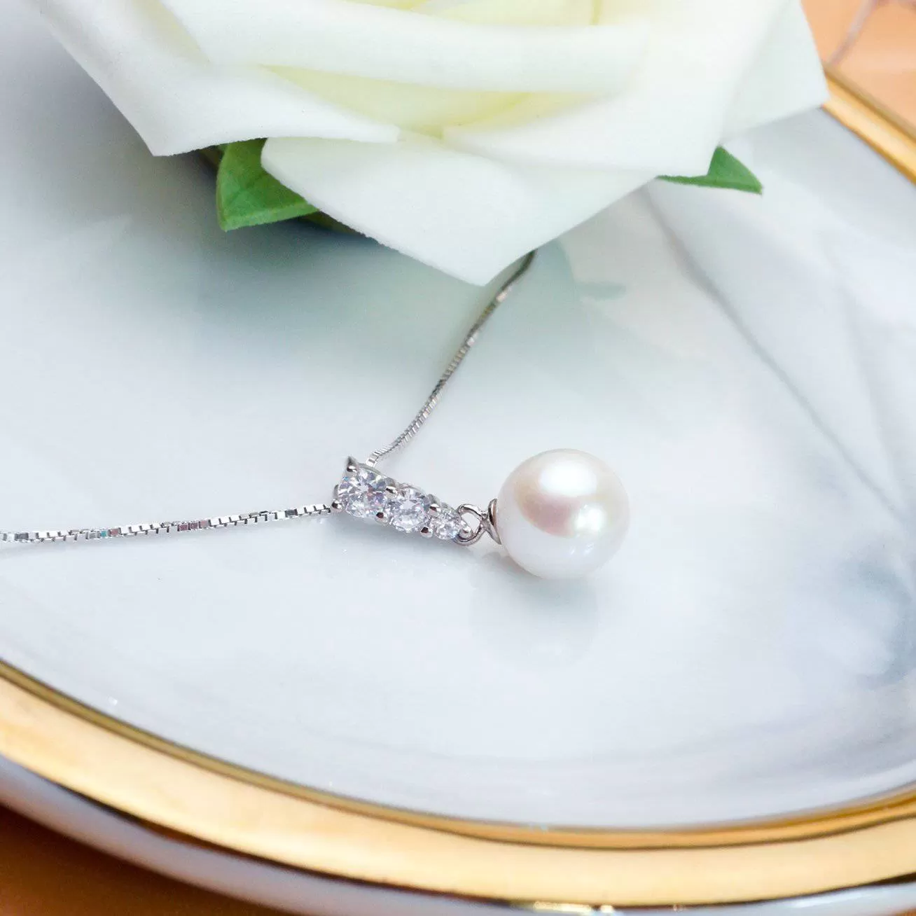 Elegant Freshwater Pearl Necklace WN00064