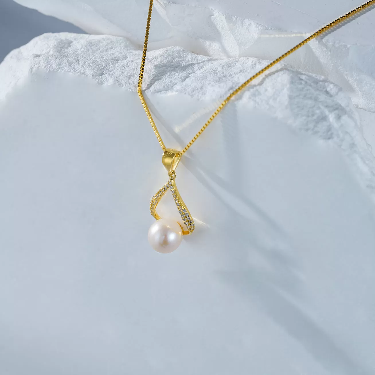 Elegant Freshwater Pearl Necklace WN00573