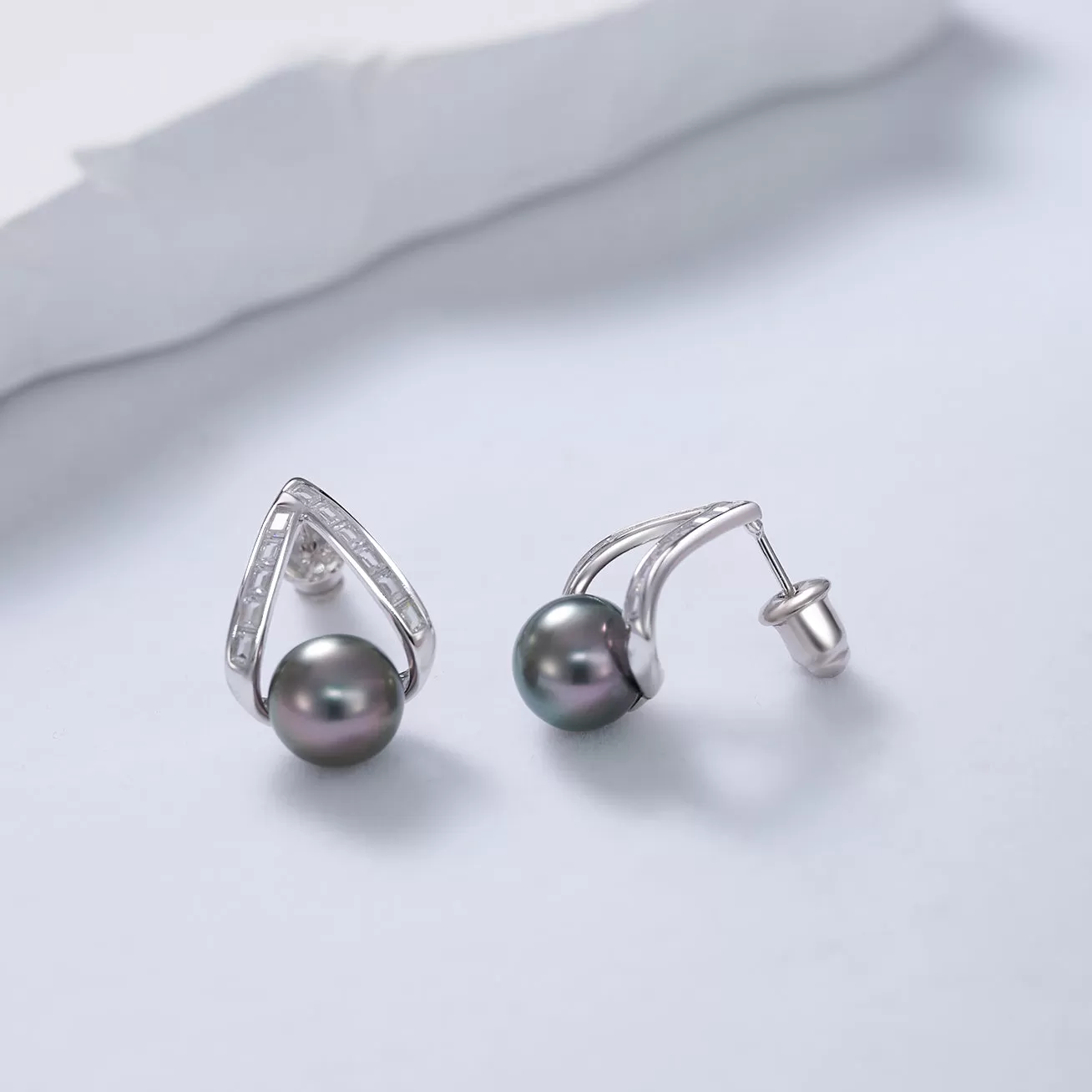 Elegant Tahitian Pearl Earrings WE00722