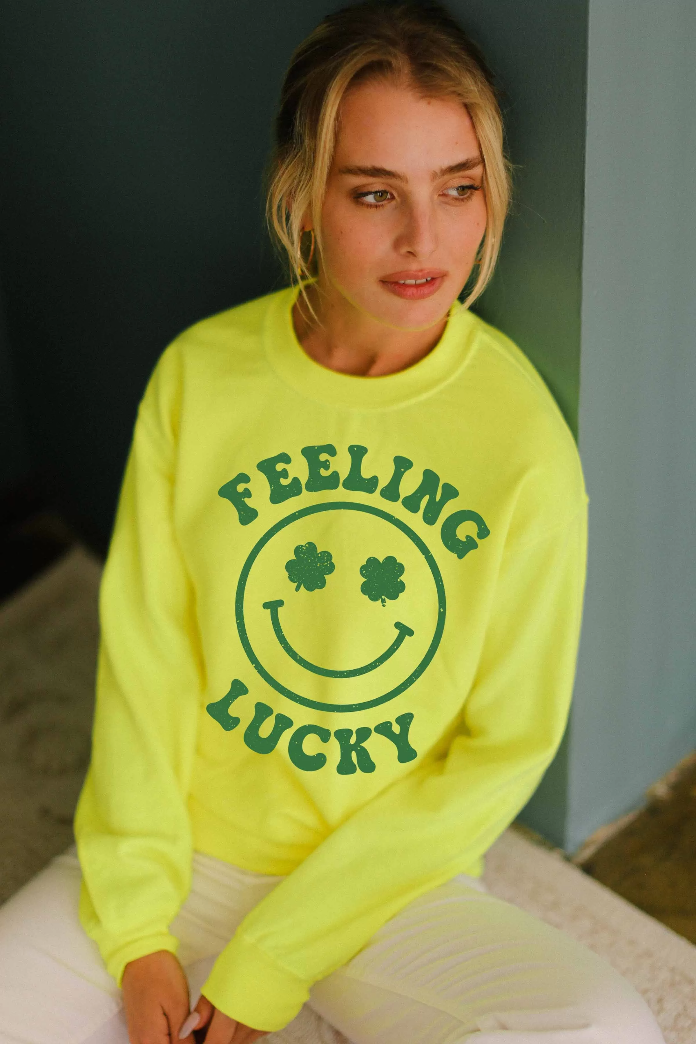 FEELING LUCKY NEON GRAPHIC SWEATSHIRT