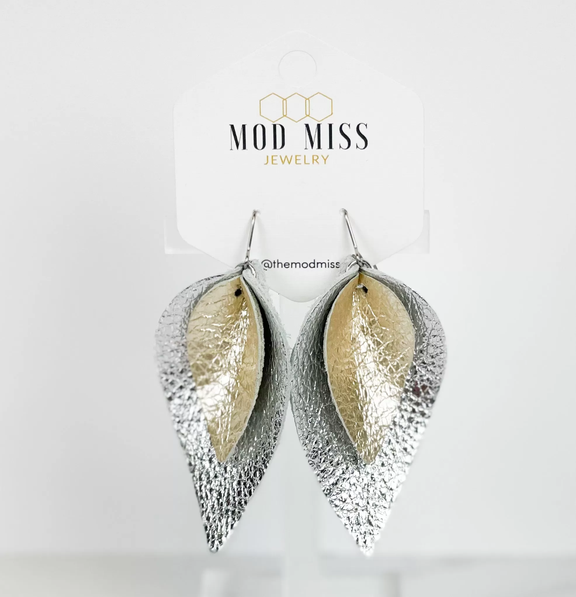 Leather Stacked Petal Earring Metallic Silver   Metallic Pearl