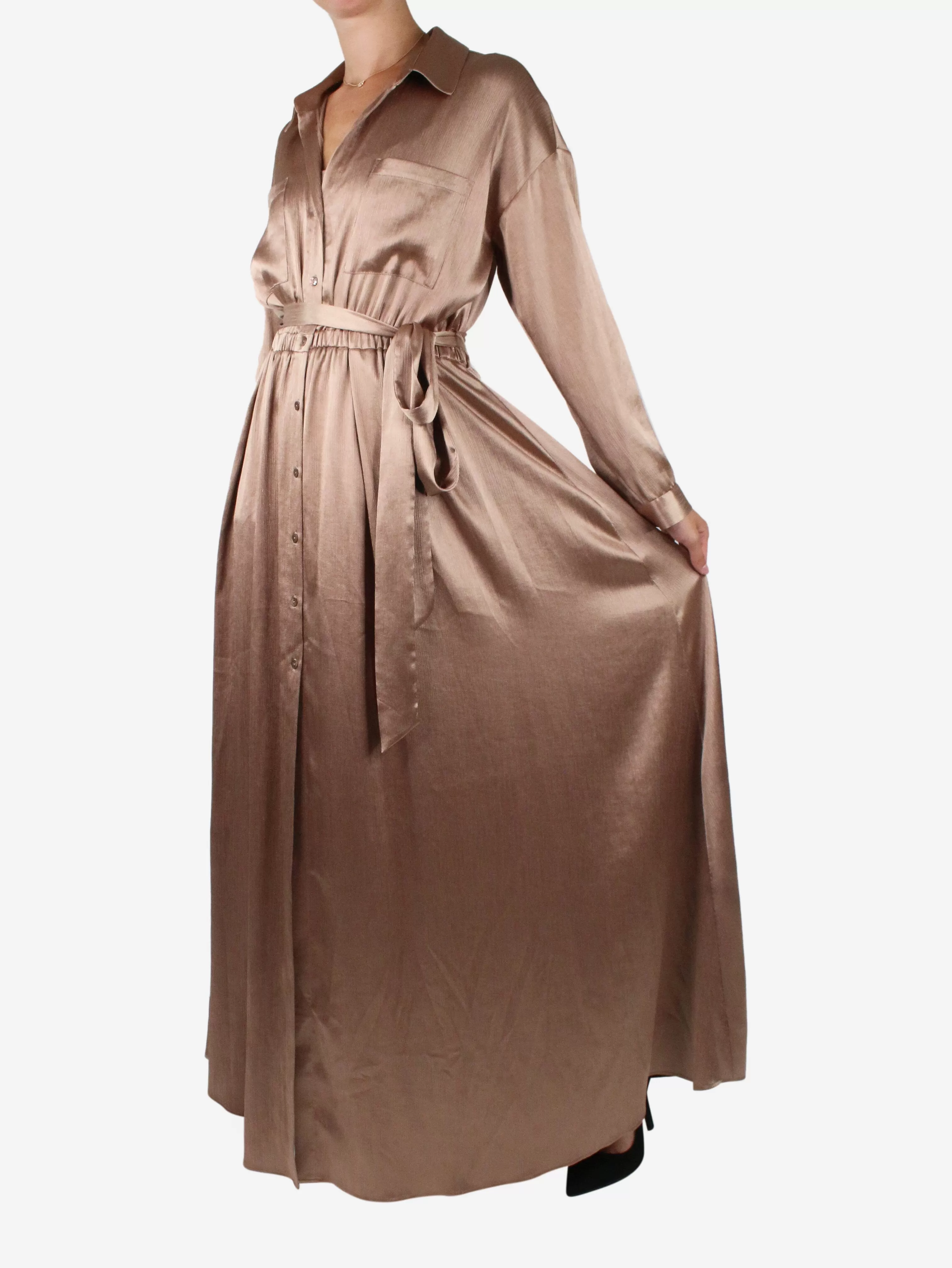 Neutral belted plissé-satin maxi shirt dress - size M