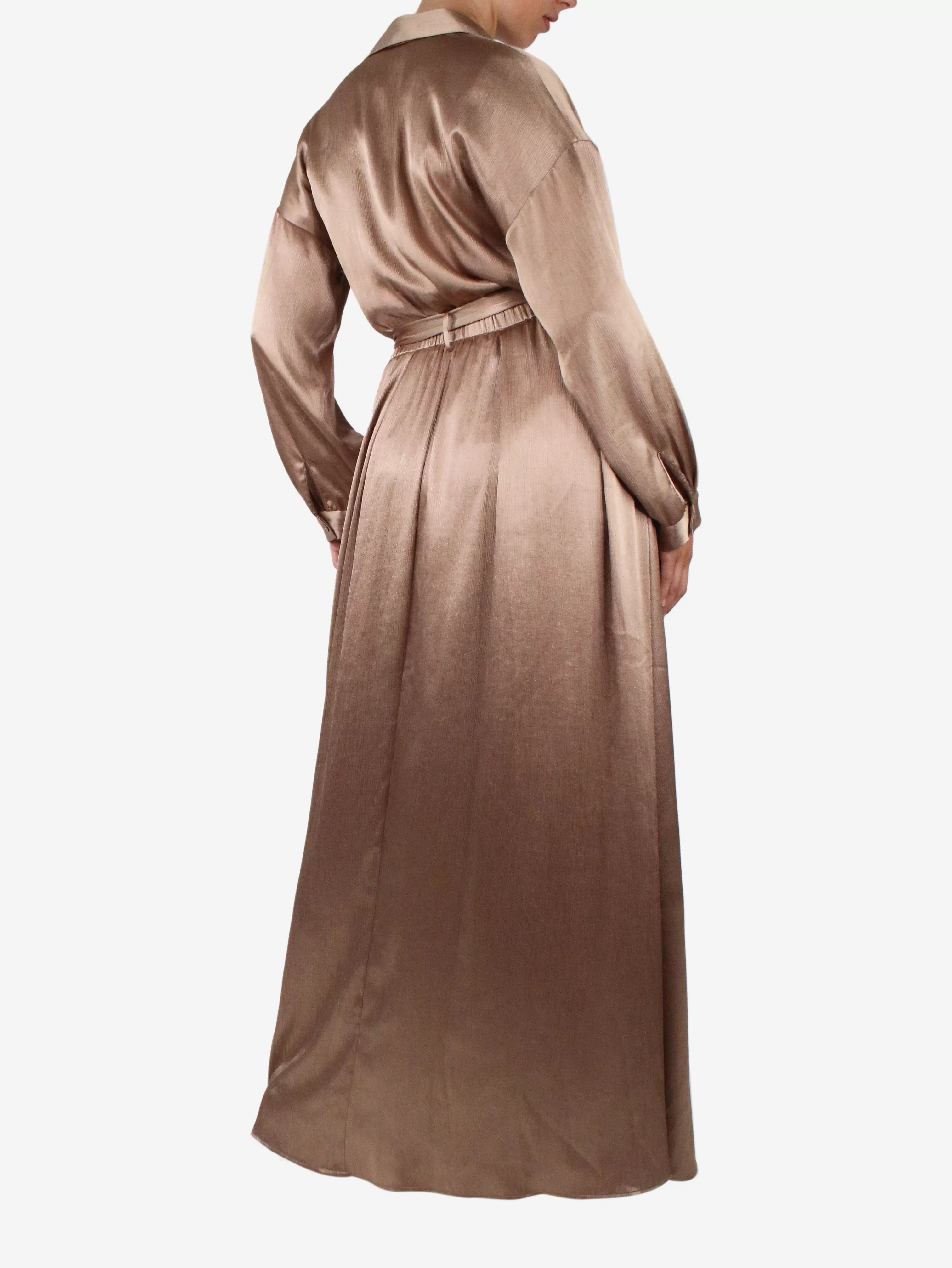 Neutral belted plissé-satin maxi shirt dress - size M