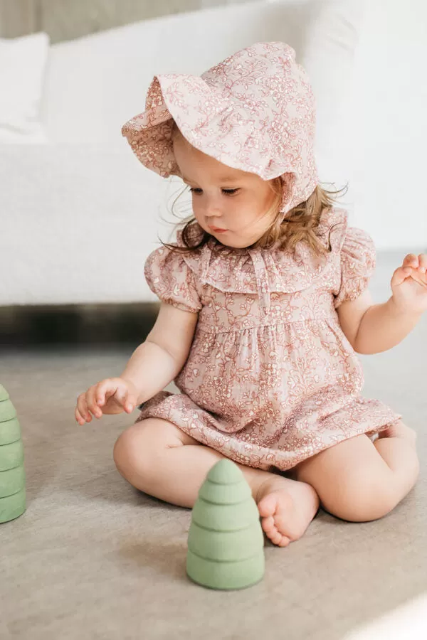 Pink romper with flower pattern - Romantic